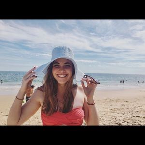 Meet your Posher, Daniela